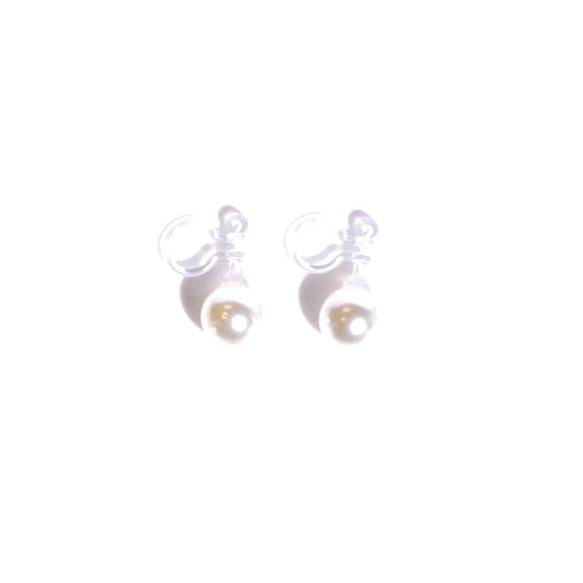 Synthetic pearl ear clip