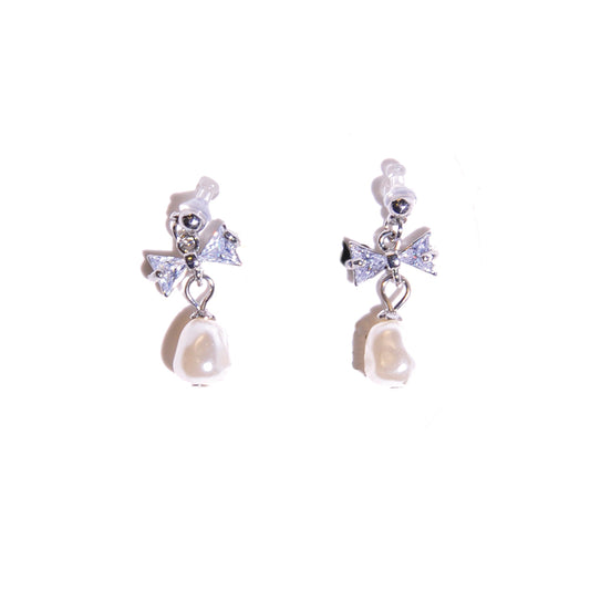 Synthetic pearl earrings