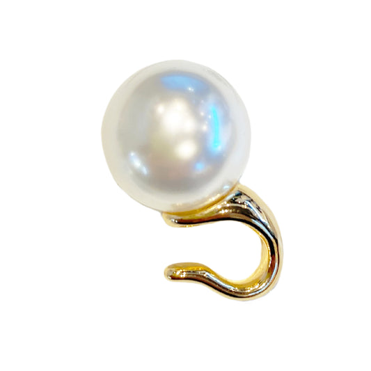 Synthetic pearl earcuff